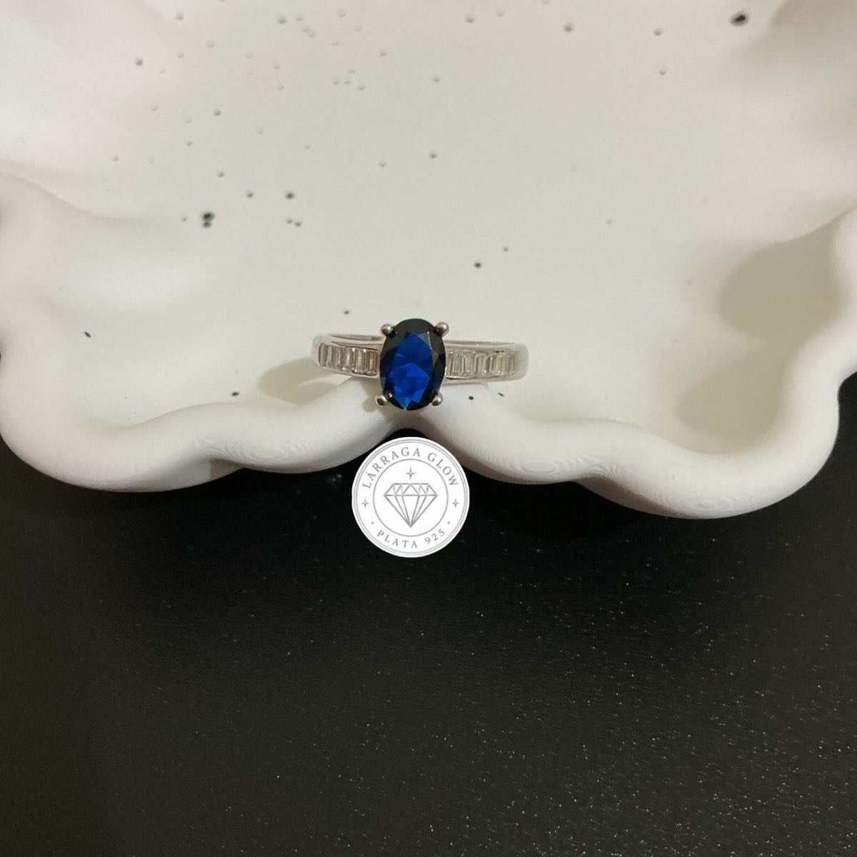 Anillo con zirconias