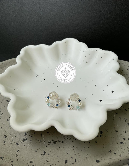Aretes estilo arracada pequeña o corona floral