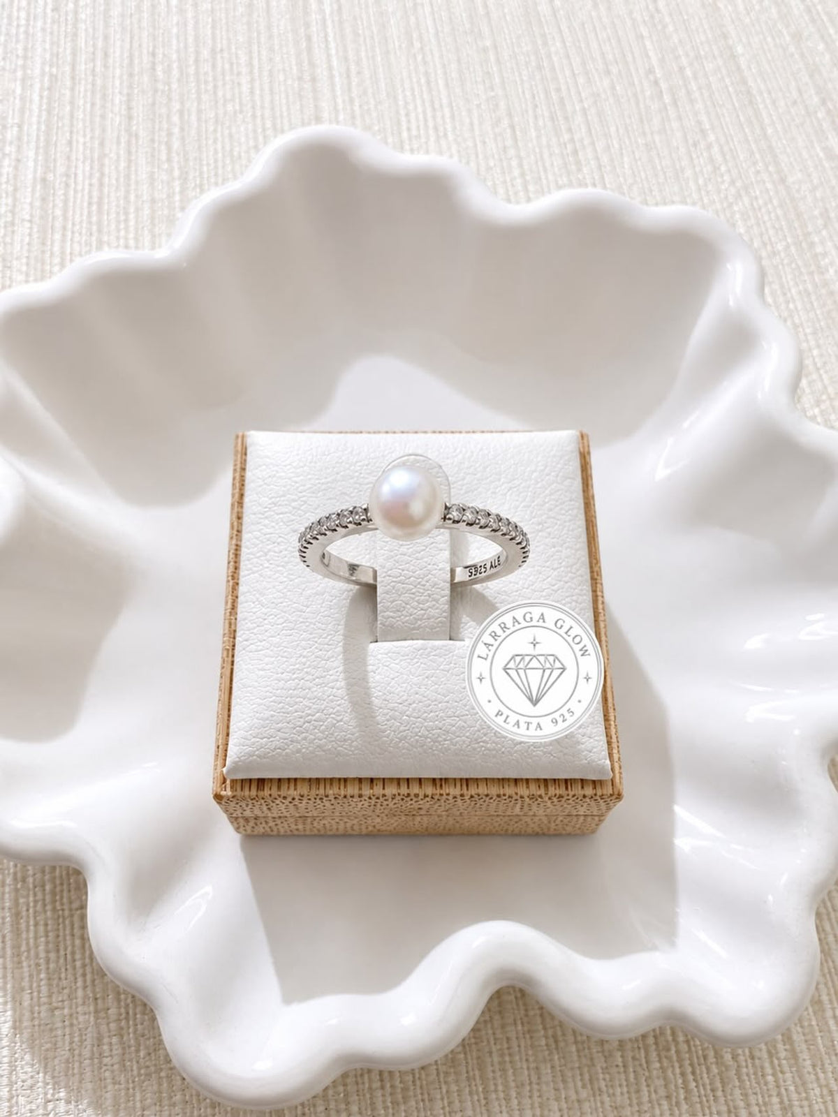 Anillo Perla Cultivada de Agua Dulce Tratada y Pavé