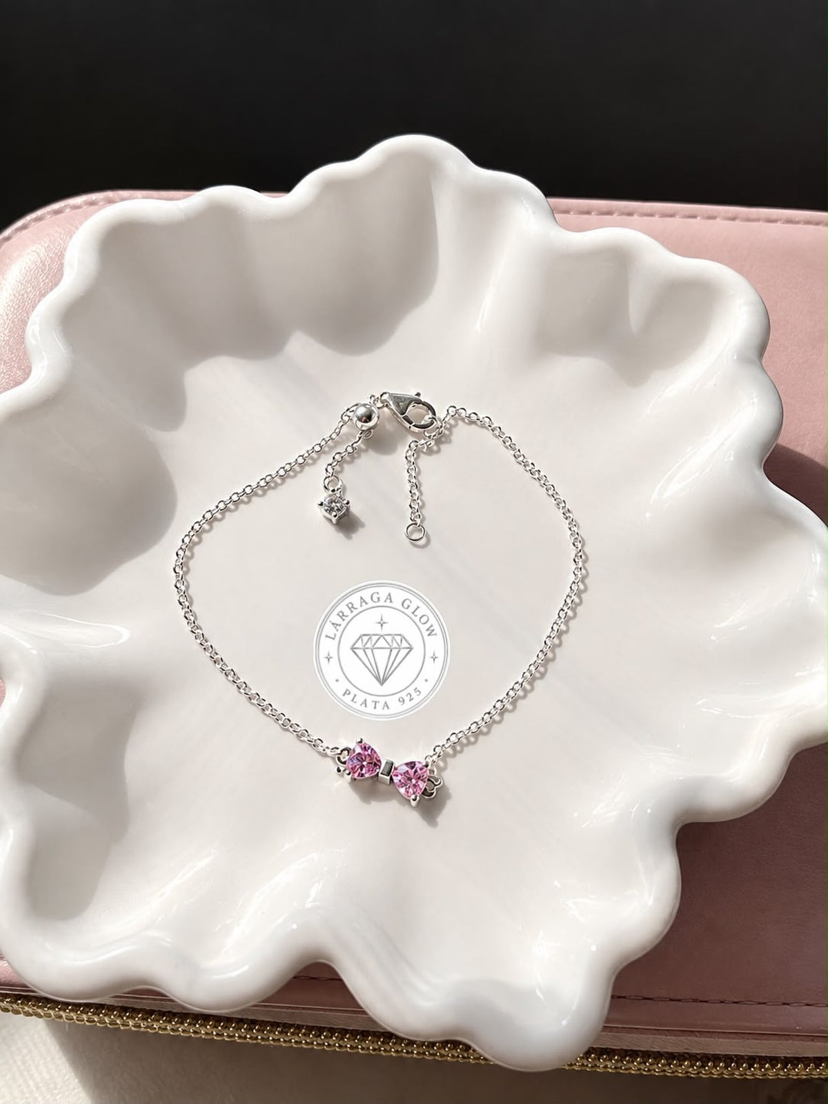 Pulsera de cadena con lazo rosa brillante