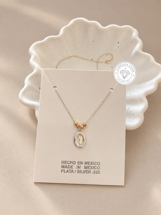 Collar con medalla de la Virgen de Guadalupe